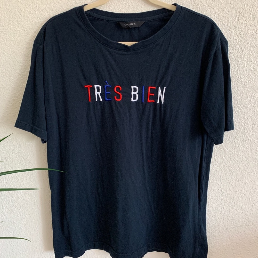 Embroidered TRES BIEN T-shirt